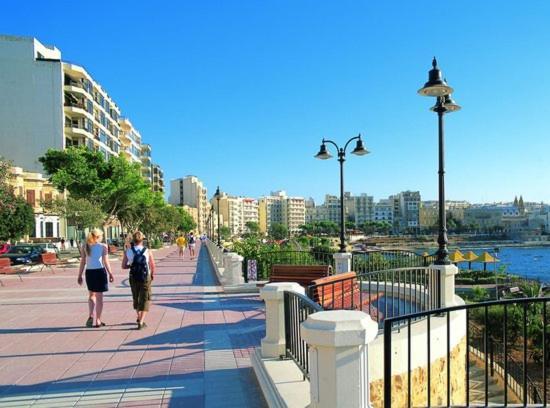 Apartment Luxurious 2br In *